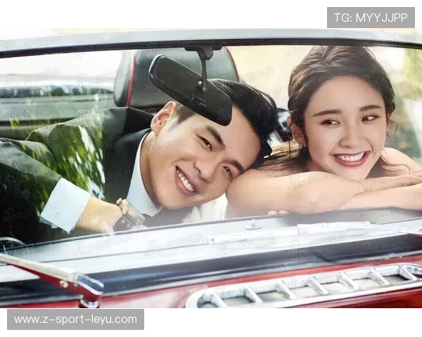 球迷结婚：婚礼上奏响队歌，伴娘穿球衣，球场婚礼